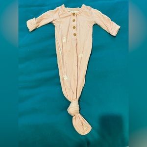 Newborn knotted gown